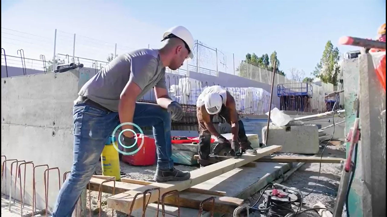 construction workers using Tracescan